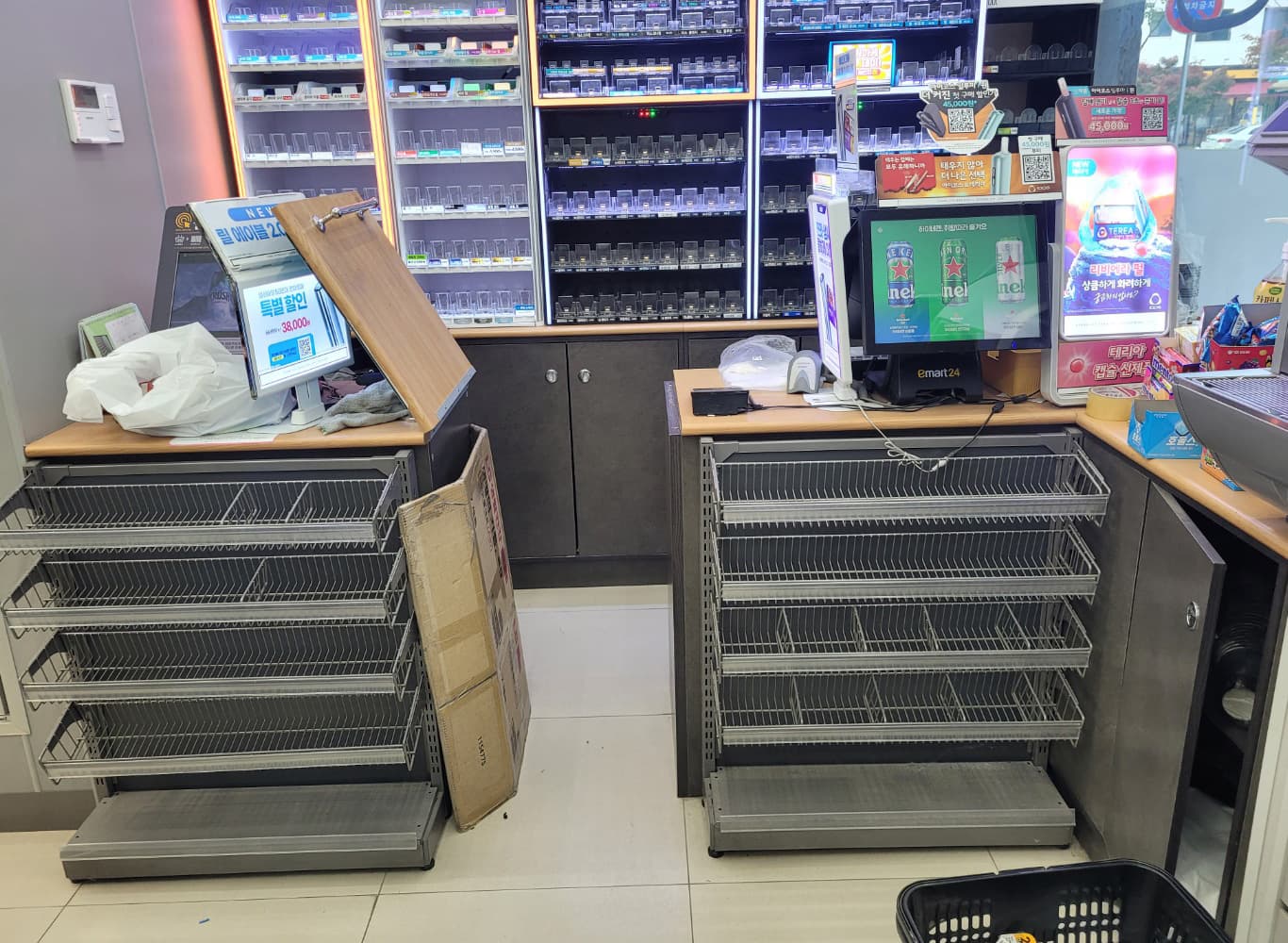 편의점 인테리어 내부 철거 대표 이미지